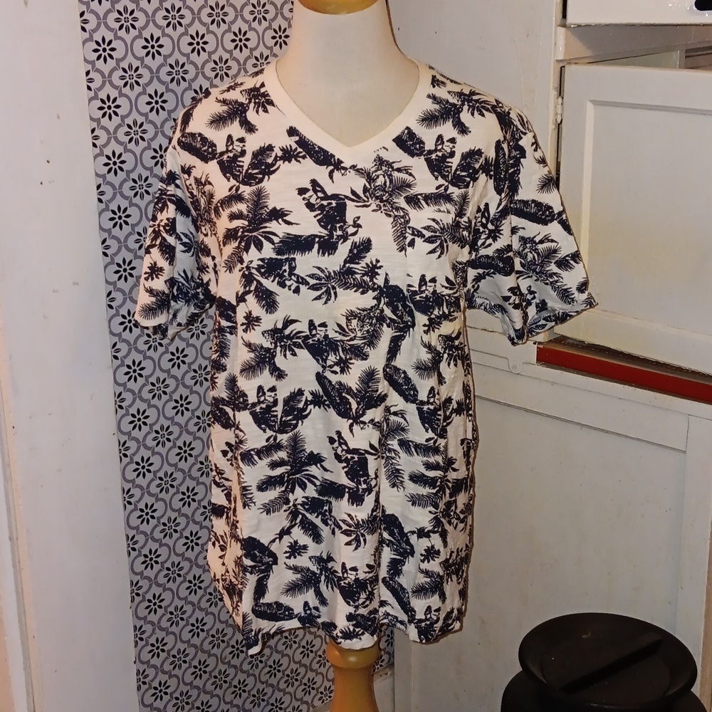 Free Planet large shirt